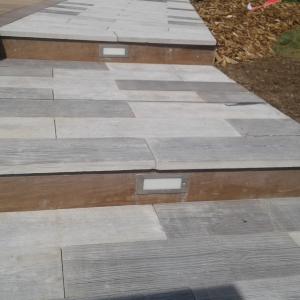 Marches en pierre et bois